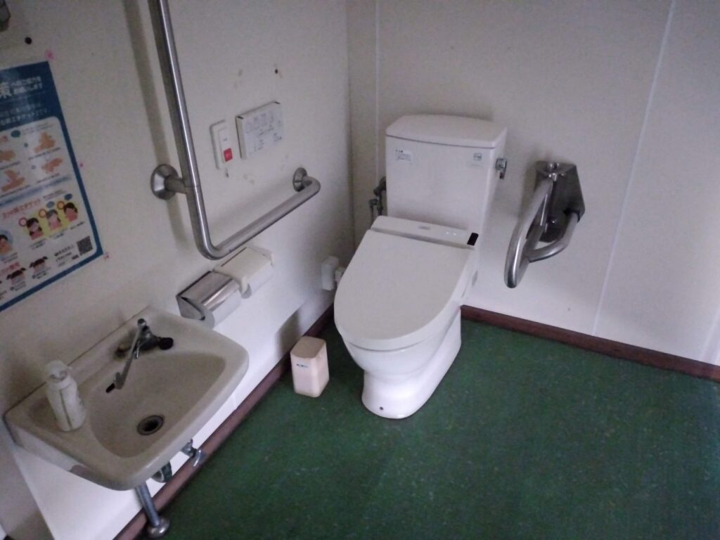 神野々緑地キャンプ場の洋式トイレ