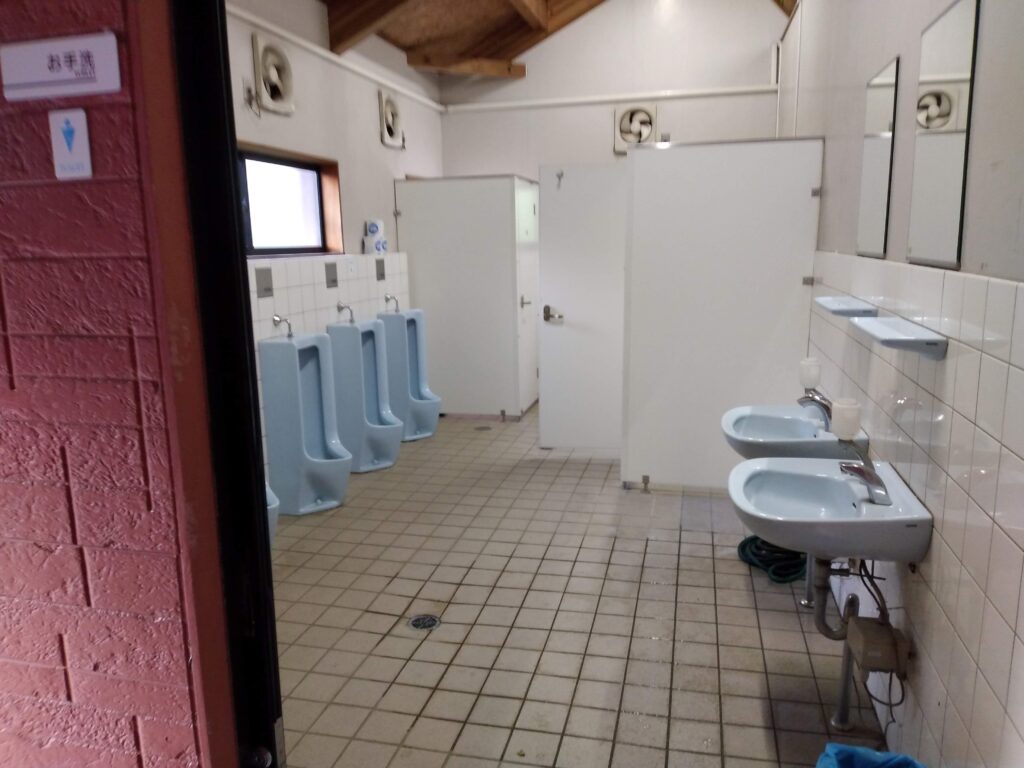 ふれあいの丘オートキャンプ場のトイレ内部画像