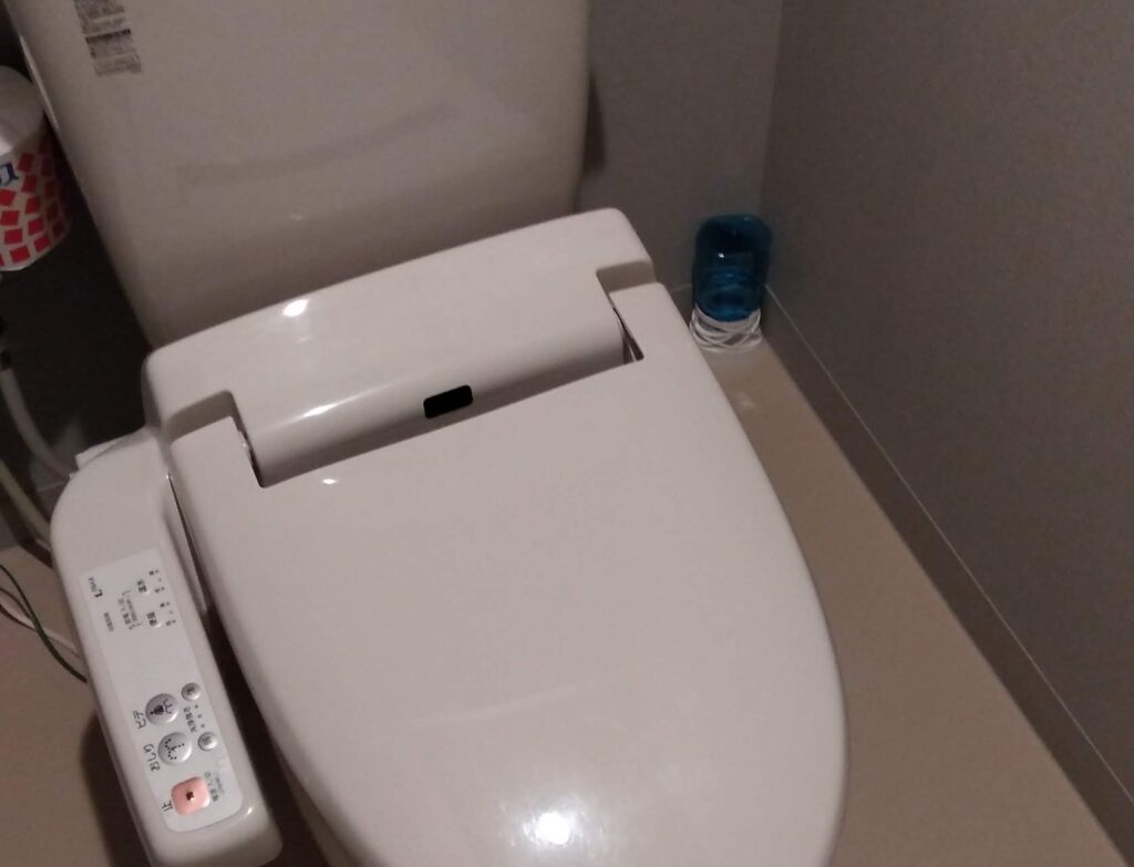 双子島荘の男性更衣室トイレ画像