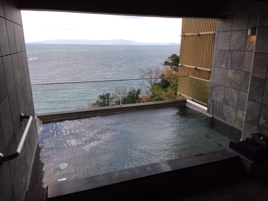 双子島荘の露天風呂泉画像