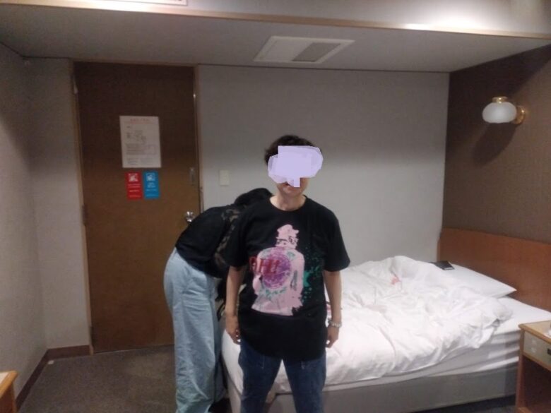 長渕剛のTシャツを着用した女性の写真