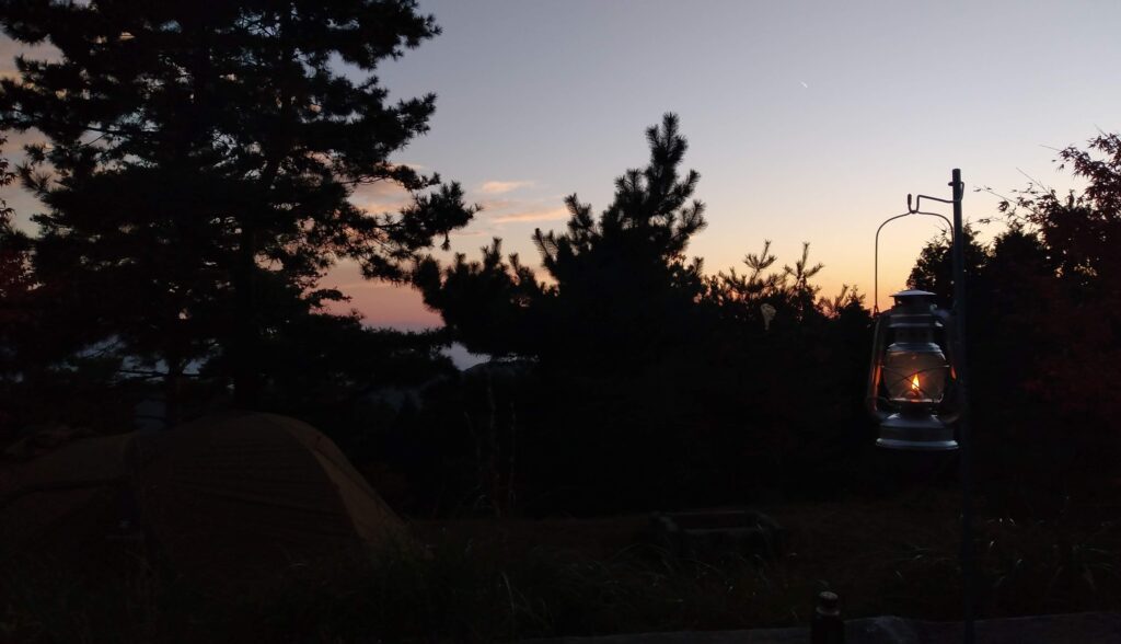 ハイランドパーク粉河キャンプ場で灯したオイルランタンの画像