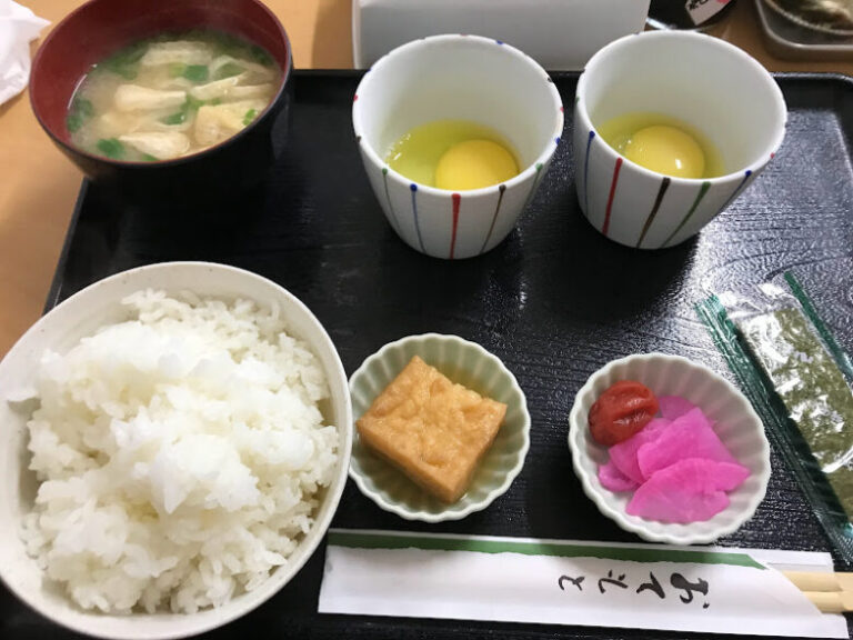 食堂色川の卵かけご飯は有精卵！JR和歌山駅徒歩5分の朝食口コミ - 浮世雲のキャンプトラベルぶろぐ