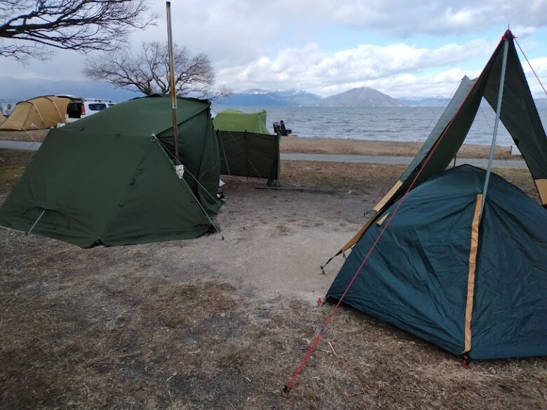 六ツ矢崎浜オートキャンプ場にテントを張った画像